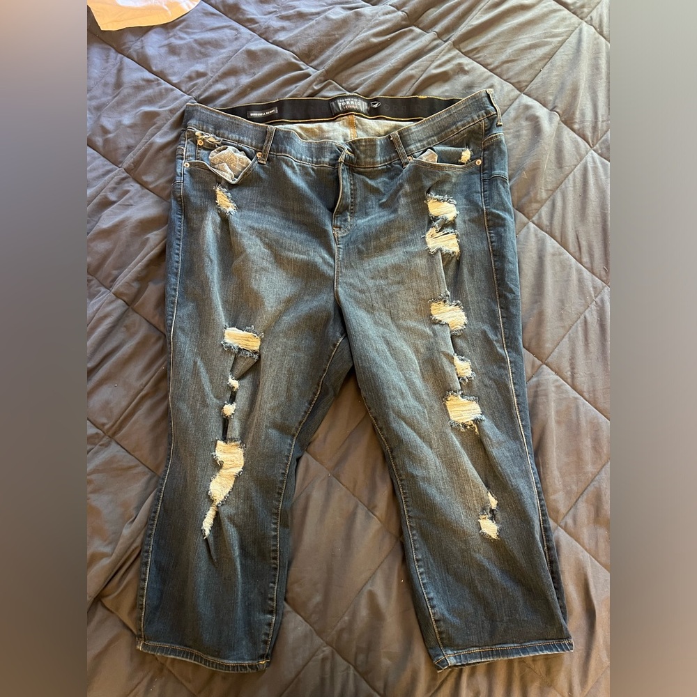 Torrid Crop Bombshell Skinny Jean - Premium Stretch Medium Wash NWOT